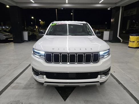 Used 2024 Jeep Wagoneer Series II w/ Flexible Seating Group image 8