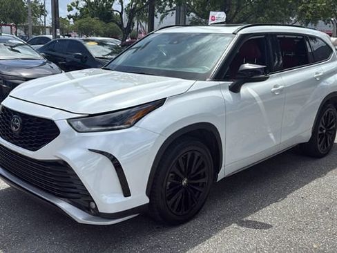 Used 2023 Toyota Highlander XSE image 3