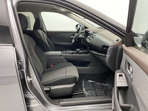 Used 2021 Nissan Rogue SV AWD/4WD image 16