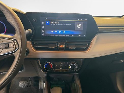 Used 2024 Chevrolet TrailBlazer LT w/ Driver Confidence Package image 22