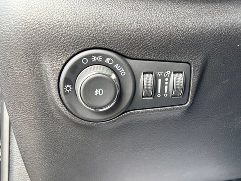 Used 2024 Jeep Compass Latitude AWD/4WD image 31