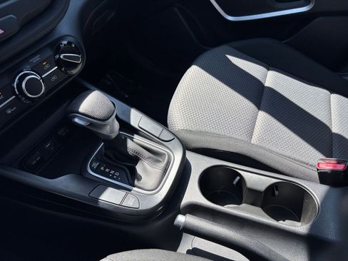 Used 2025 Kia Soul LX w/ LX Technology Package FWD image 40