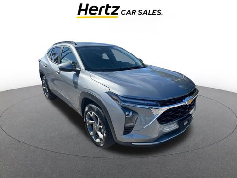 Used 2025 Chevrolet Trax LT image 1