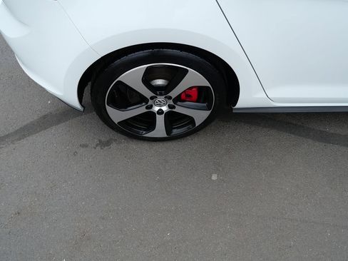 Used 2017 Volkswagen GTI SE FWD image 32