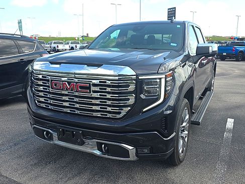 Used 2023 GMC Sierra 1500 Denali w/ Denali Reserve Package AWD/4WD image 3