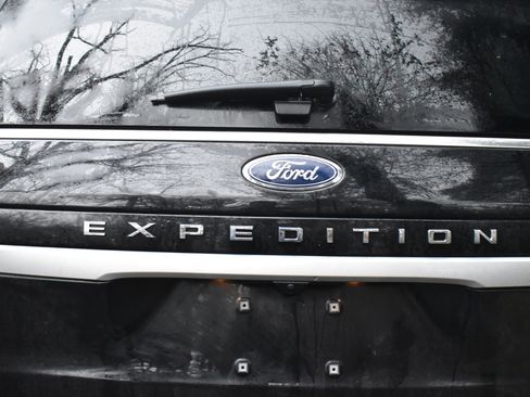 Used 2024 Ford Expedition XLT image 18