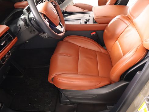 Used 2026 Lincoln Aviator Reserve AWD/4WD image 11