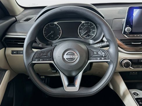 Used 2025 Nissan Altima 2.5 SV image 18