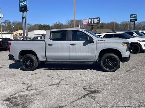 Used 2024 Chevrolet Silverado 1500 Custom Trail Boss w/ Turbomax Blackout Package image 2