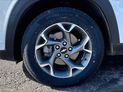 Used 2024 Chevrolet Trax LT w/ Driver Confidence Package FWD image 8