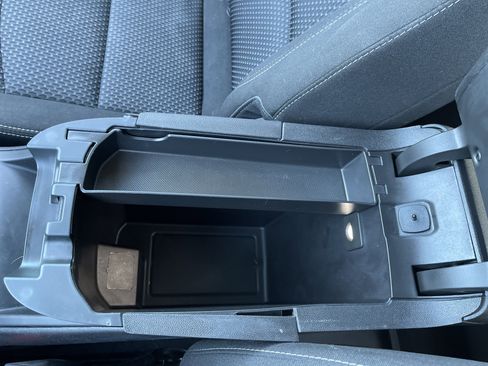 Used 2023 GMC Terrain SLE w/ Driver Convenience Package image 30