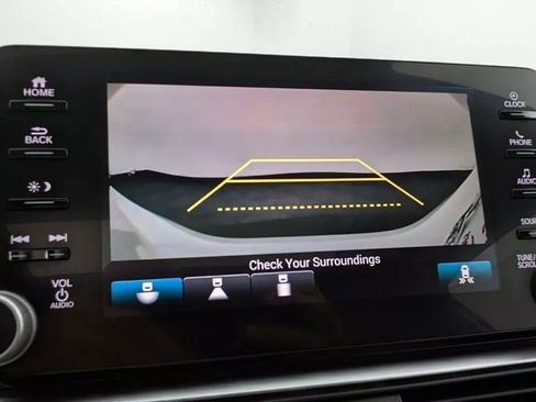 Used 2018 Honda Accord EX image 11