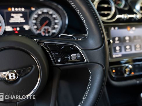 Used 2020 Bentley Bentayga Plug-In Hybrid image 24