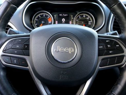 Used 2021 Jeep Cherokee Latitude Plus image 12