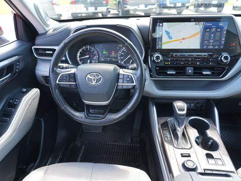 Used 2022 Toyota Highlander Platinum AWD/4WD image 21