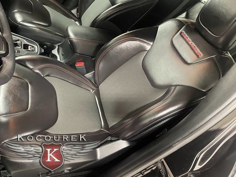 Used 2022 Jeep Cherokee Trailhawk image 12