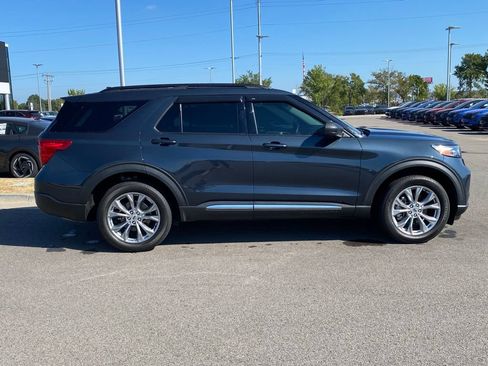 Used 2022 Ford Explorer XLT w/ Equipment Group 202A AWD/4WD image 8