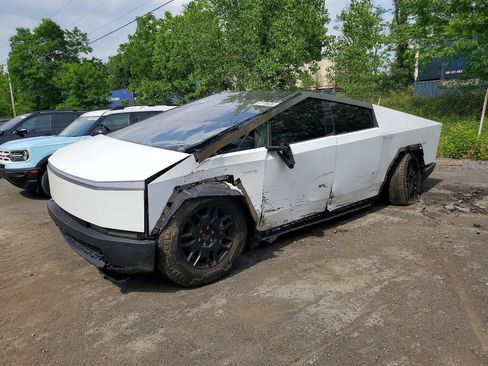 Used 2024 Tesla Cybertruck AWD Crew Cab image 2