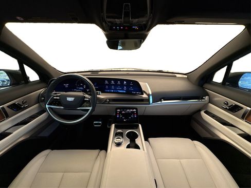 Certified 2026 Cadillac Vistiq Luxury image 23