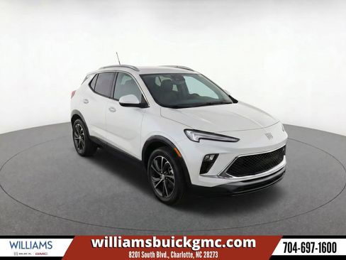 Used 2024 Buick Encore GX Sport Touring FWD image 1