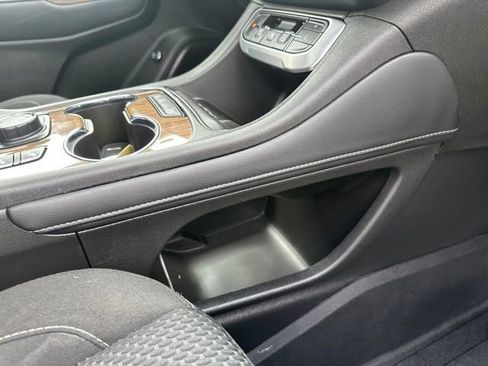 Used 2022 GMC Acadia SLE w/ Driver Convenience Package image 20