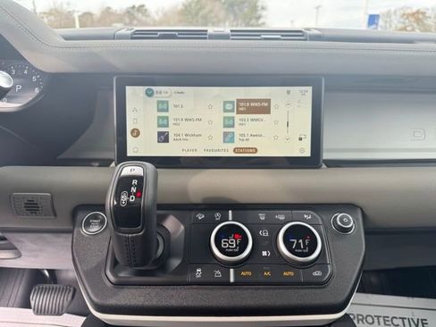 Used 2023 Land Rover Defender 90 S image 12