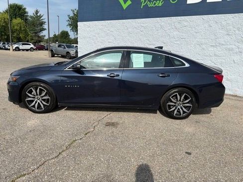 Used 2016 Chevrolet Malibu LT w/ Leather Package FWD image 2