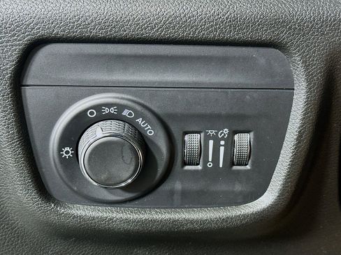 Used 2023 Jeep Grand Cherokee L Laredo image 17