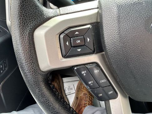 Used 2015 Ford F150 Lariat w/ Equipment Group 502A Luxury AWD/4WD image 18