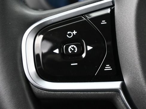 Used 2023 Volvo XC60 B5 Plus w/ Protection Package Premier image 6