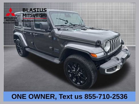 Used 2025 Jeep Wrangler Unlimited Sahara AWD/4WD image 1