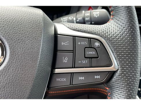 Used 2022 Toyota Sienna XSE image 37