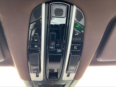 Used 2023 Porsche Cayenne image 31