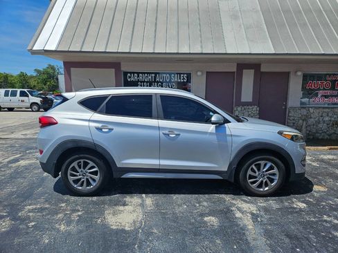 Used 2017 Hyundai Tucson SE FWD image 2