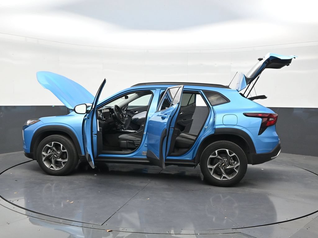 Used 2025 Chevrolet Trax LT w/ LT Convenience Package FWD image 29