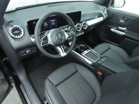 Certified 2025 Mercedes-Benz GLB 250 4MATIC image 9