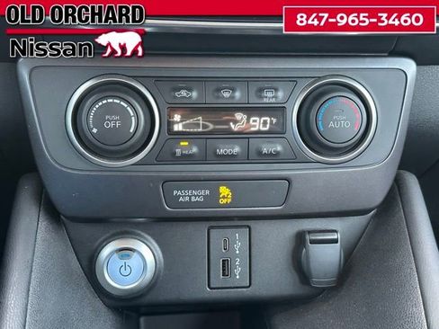Used 2025 Nissan Leaf S image 15