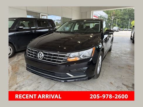 Used 2018 Volkswagen Passat 2.0T S FWD image 1