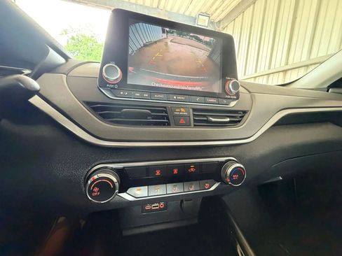Used 2023 Nissan Altima 2.5 SR FWD image 12