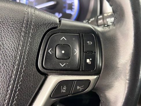 Used 2019 Toyota Highlander XLE image 28