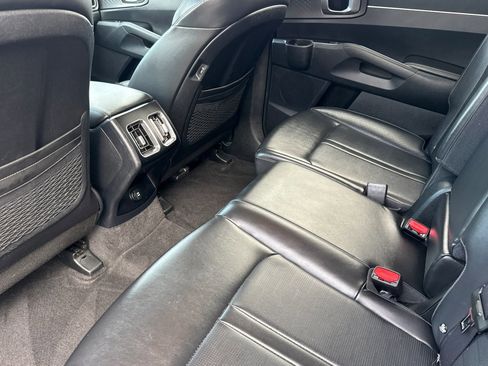 Used 2024 Kia Sorento S image 27