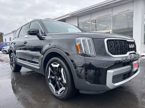 Used 2023 Kia Telluride EX w/ EX Captain's Chair Package image 3