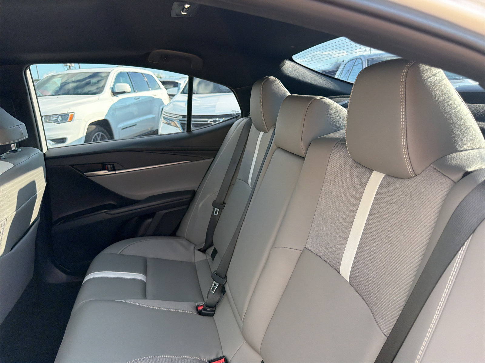 Used 2025 Toyota Camry SE w/ Convenience Package FWD image 26