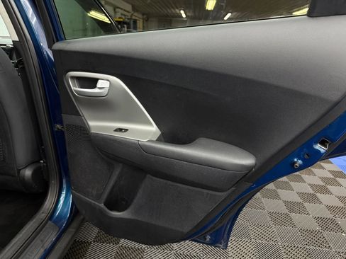 Used 2018 Kia Niro LX image 8