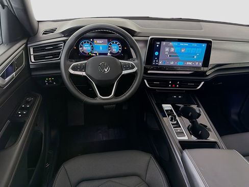 Used 2025 Volkswagen Atlas Cross Sport SE FWD image 24