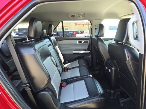 Used 2023 Ford Explorer XLT w/ Equipment Group 202A AWD/4WD image 18