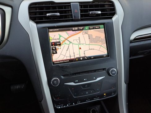 Used 2014 Ford Fusion SE w/ Equipment Group 202A FWD image 29