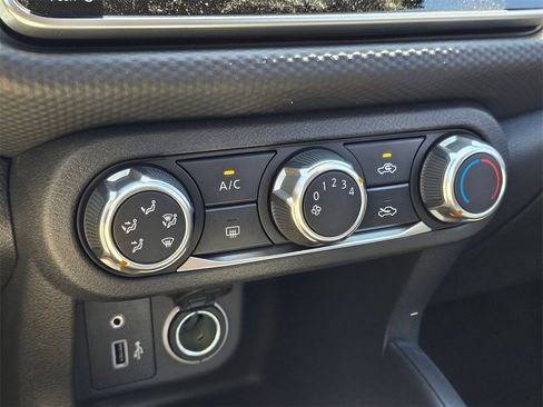 New 2025 Nissan Kicks Play S image 10