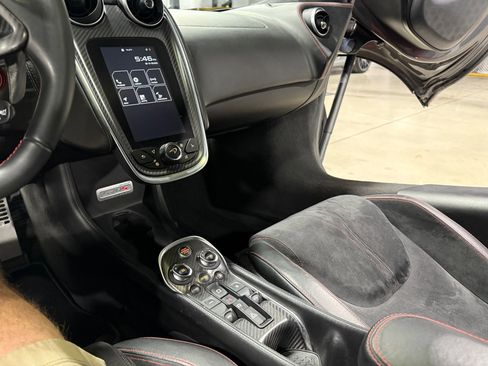 Used 2018 McLaren 570S Spider image 35