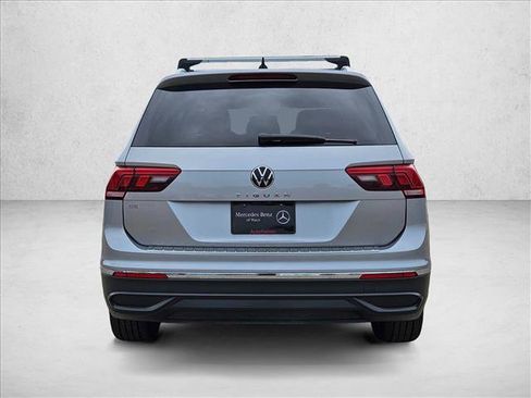 Used 2022 Volkswagen Tiguan SE FWD image 7